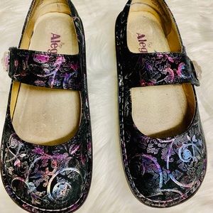 Alegria metalic nursing shoes